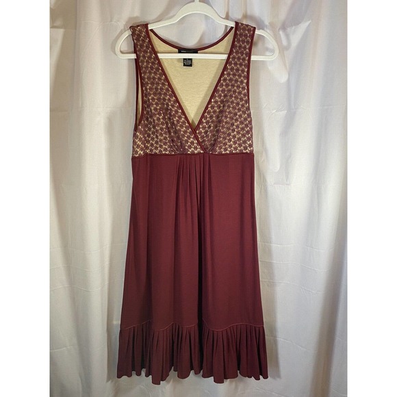 BCBGMaxAzria Dresses & Skirts - BCBGMAXAZRIA Womens Sleeveless dress maroon V Neck Crochet side zip size Large